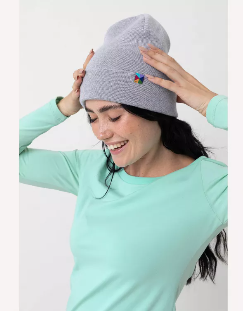 kolorowa czapka idealna na zimę